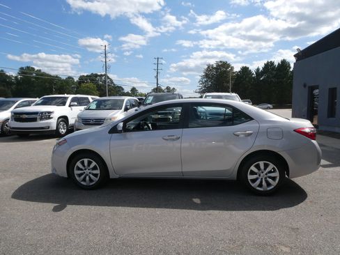 Used 2015 Toyota Corolla LE FWD image 9