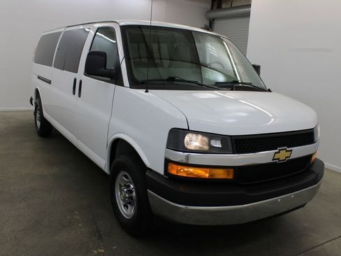 Used 2025 Chevrolet Express 3500 LT w/ LT Preferred Equipment Group image 6