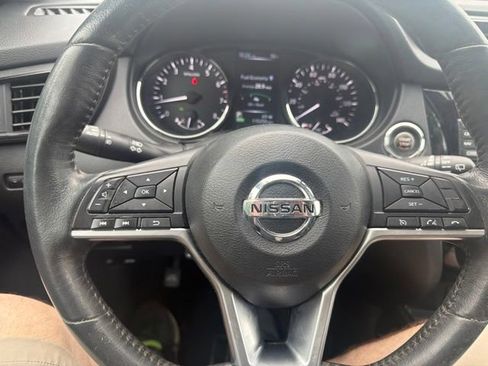Used 2017 Nissan Rogue SV w/ SV Premium Package FWD image 19