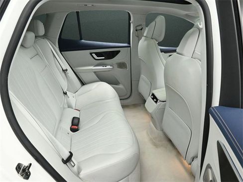 Used 2023 Mercedes-Benz EQE 500 4MATIC SUV image 17