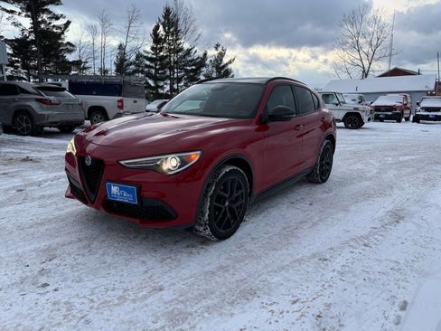 Used 2021 Alfa Romeo Stelvio Ti Sport image 2