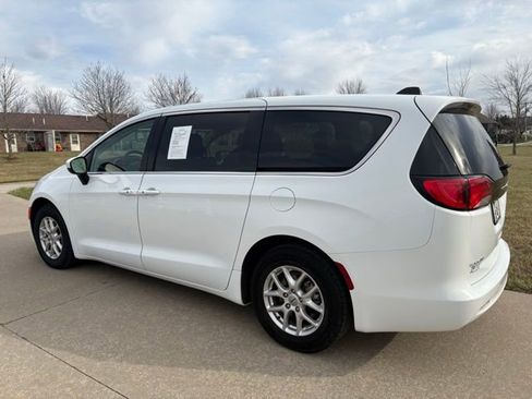 Used 2023 Chrysler Voyager LX image 6