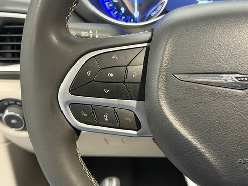 Used 2024 Chrysler Pacifica Touring-L FWD image 20