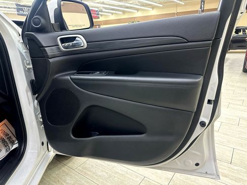 Used 2019 Jeep Grand Cherokee Altitude image 41