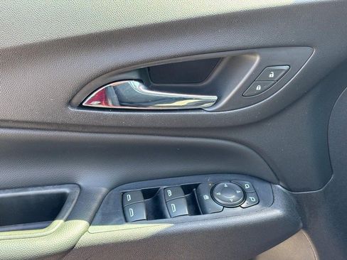 Used 2019 Chevrolet Equinox LT FWD image 18