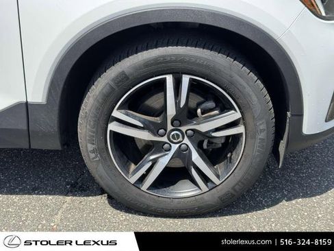 Used 2023 Volvo XC40 B5 Plus image 7