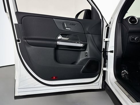 Certified 2026 Mercedes-Benz GLB 250 image 21