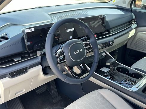 New 2026 Kia Carnival EX image 18
