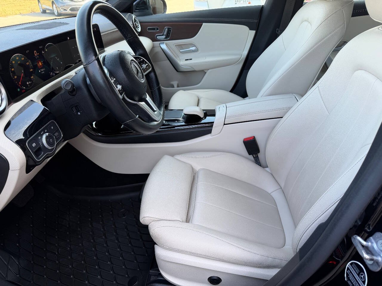 Used 2023 Mercedes-Benz CLA 250 4MATIC w/ Premium Package image 18