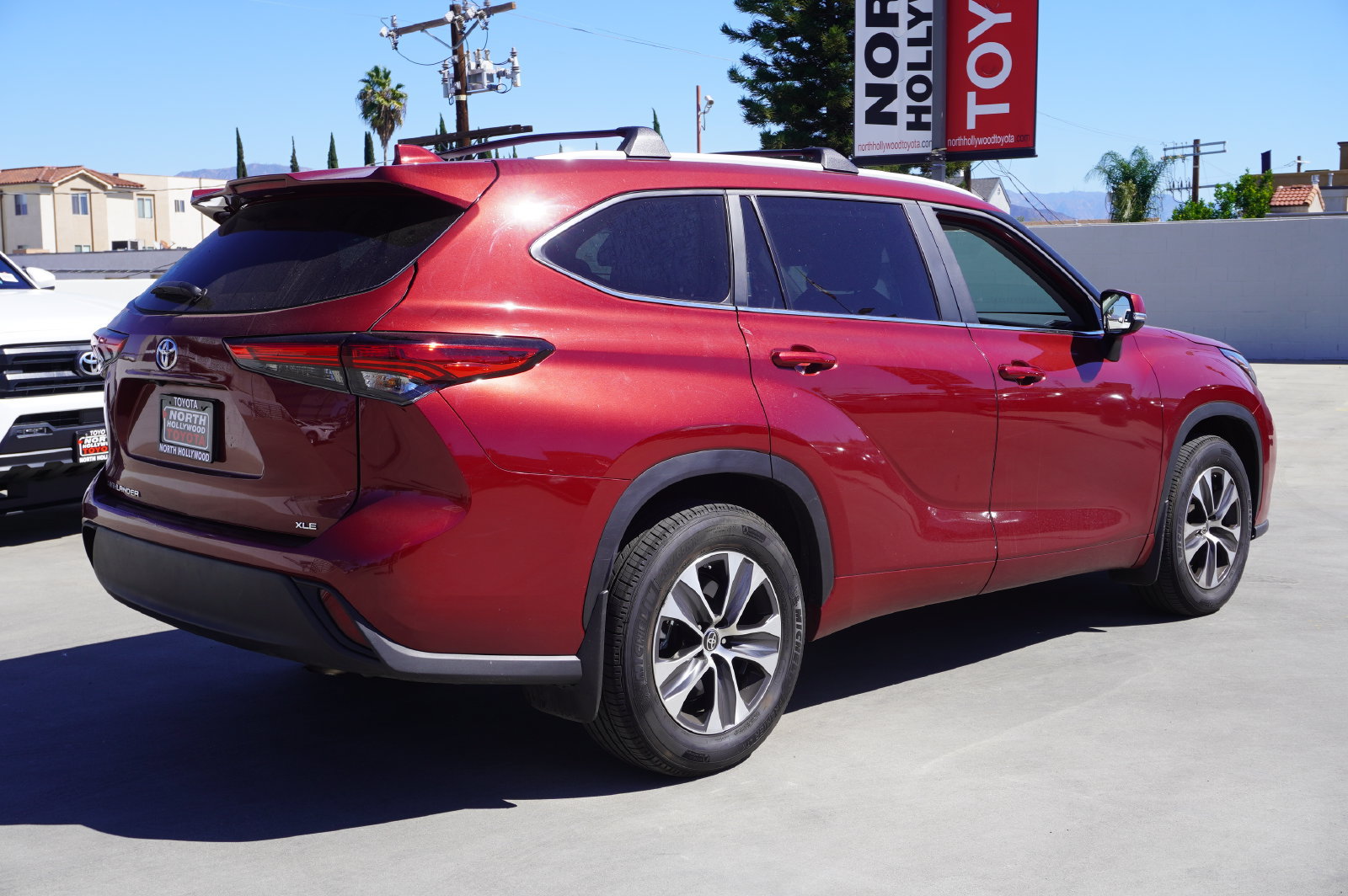 Used 2023 Toyota Highlander XLE FWD image 5