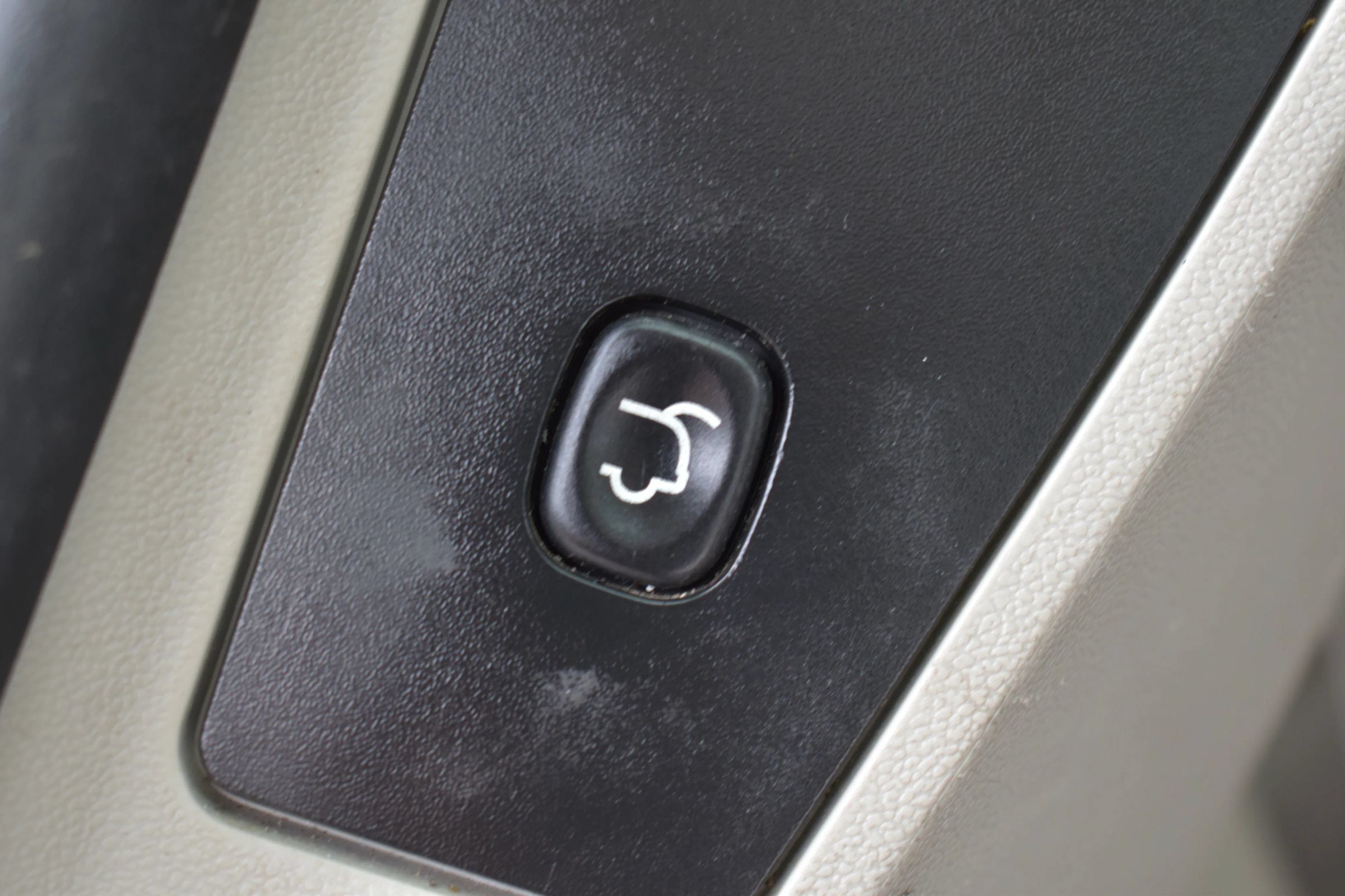 Used 2014 Chrysler Town & Country Limited w/ Luxury Group FWD image 38