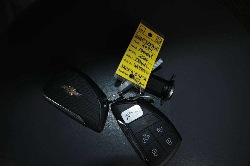 Used 2024 Chevrolet Silverado 2500 High Country w/ High Country Premium Package AWD/4WD image 41