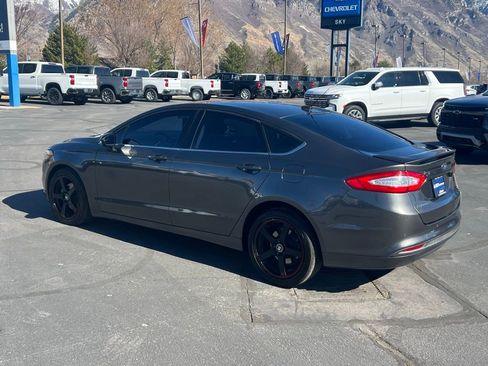 Used 2016 Ford Fusion SE FWD image 12