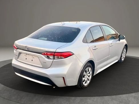 Used 2021 Toyota Corolla LE image 4