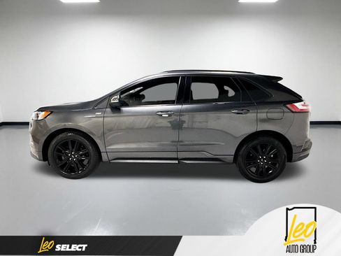 Used 2020 Ford Edge ST-Line w/ Cold Weather Package FWD image 11