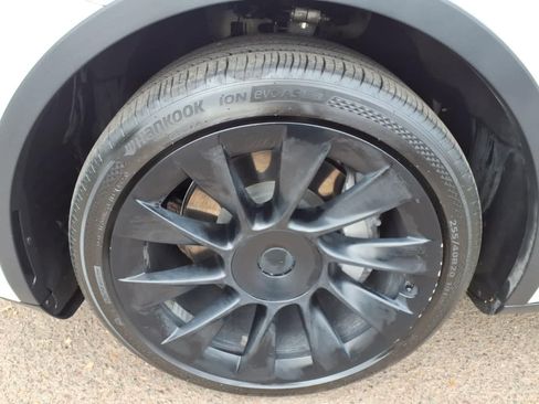 Used 2021 Tesla Model Y Long Range AWD/4WD image 9