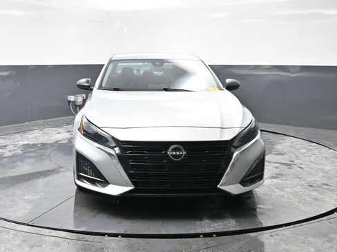 Used 2024 Nissan Altima 2.5 SV image 6