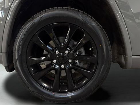 Used 2020 Jeep Grand Cherokee Altitude AWD/4WD image 37