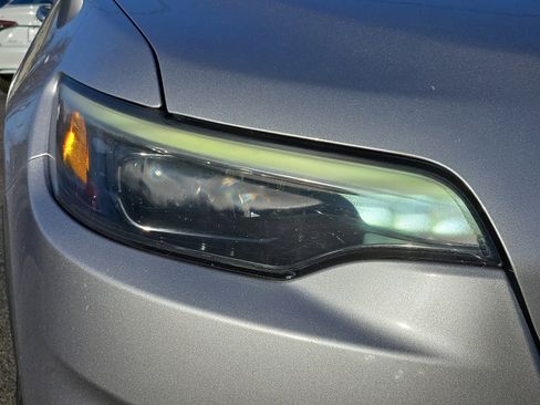 Used 2019 Jeep Cherokee Limited image 9