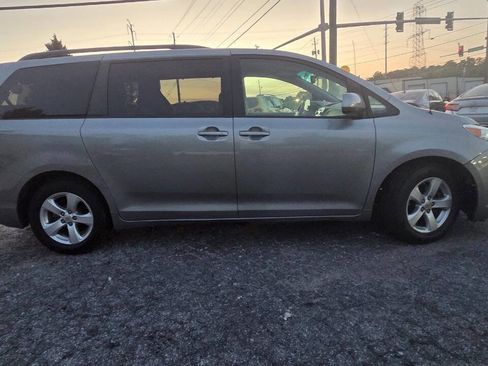 Used 2014 Toyota Sienna LE FWD image 4