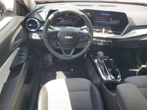 Used 2024 Chevrolet Trax LT image 15