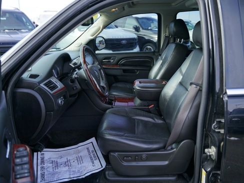 Used 2012 Cadillac Escalade Luxury image 21
