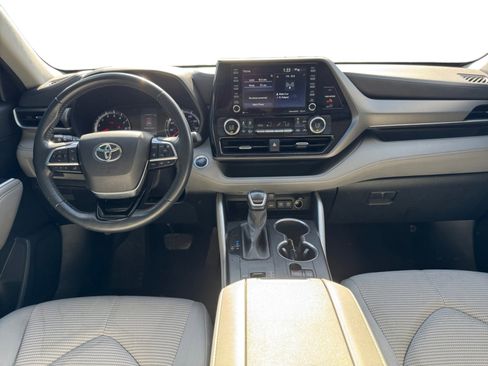 Used 2021 Toyota Highlander LE image 56