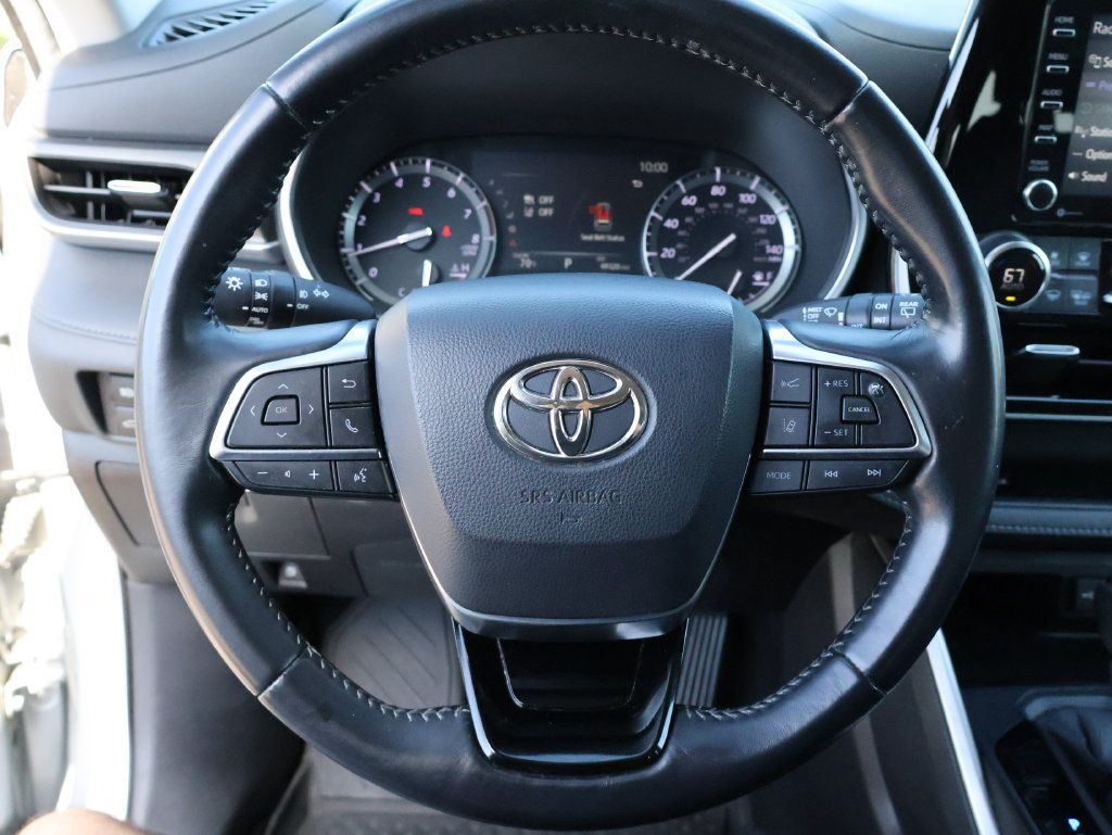 Used 2020 Toyota Highlander XLE AWD/4WD image 29