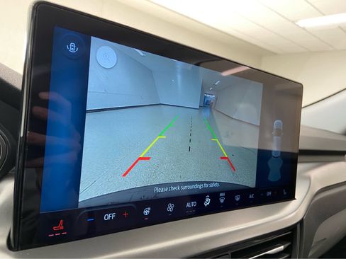 Used 2025 Ford Escape SE image 34