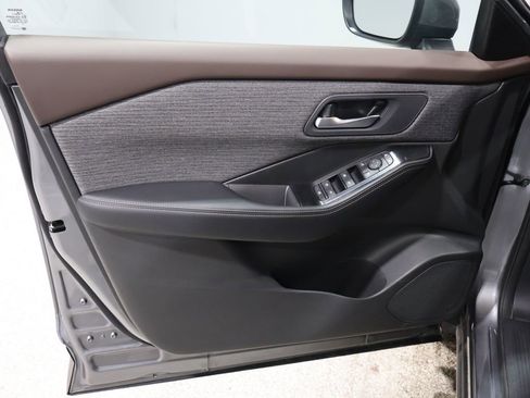 Used 2023 Nissan Rogue SV image 13