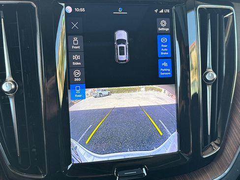 Certified 2023 Volvo XC60 T8 Plus AWD/4WD image 24