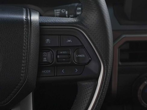 Used 2025 Toyota 4Runner SR5 AWD/4WD image 18