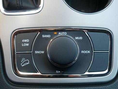 Used 2022 Jeep Grand Cherokee Laredo X AWD/4WD image 31