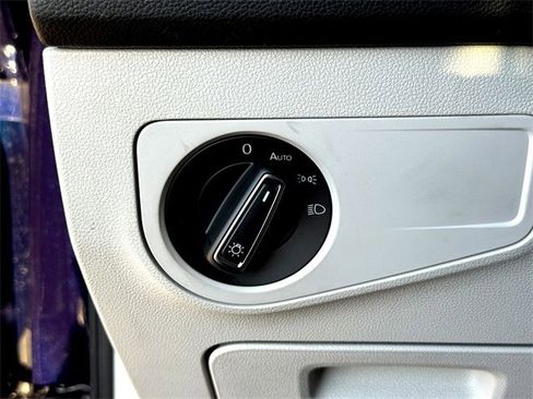 Certified 2023 Volkswagen Tiguan SE w/ Panoramic Sunroof Package image 17