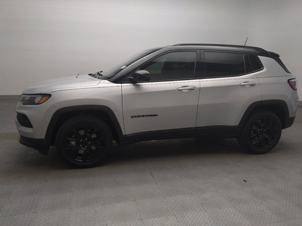 Used 2024 Jeep Compass Latitude w/ Convenience Group AWD/4WD image 2