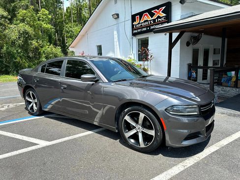Used 2017 Dodge Charger SE image 22