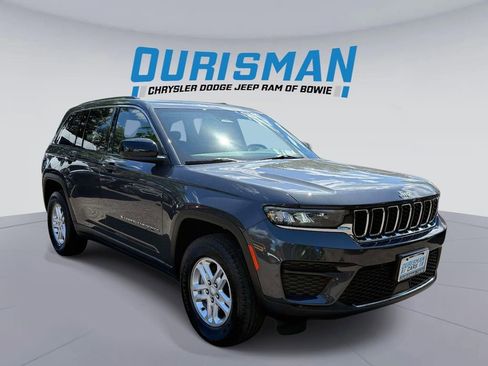 Used 2022 Jeep Grand Cherokee Laredo w/ Luxury Tech Group I AWD/4WD image 1