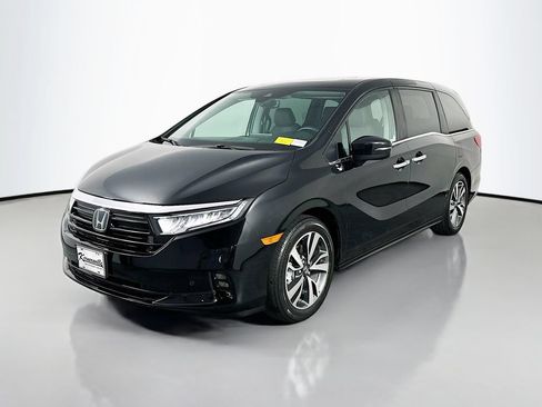 Used 2023 Honda Odyssey Touring image 3