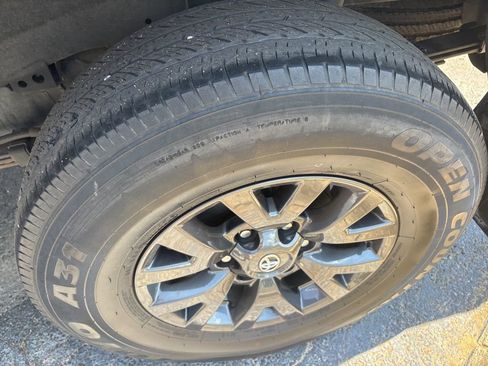 Used 2022 Toyota Tacoma SR5 RWD image 10