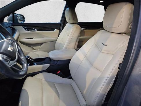 Used 2018 Cadillac XT5 FWD image 18