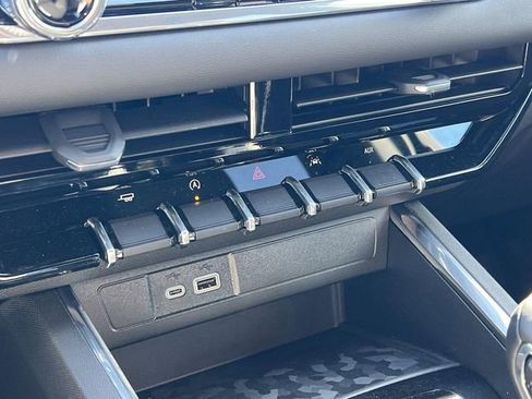 New 2026 GMC Canyon Elevation w/ LPO, Black Badging Package image 20