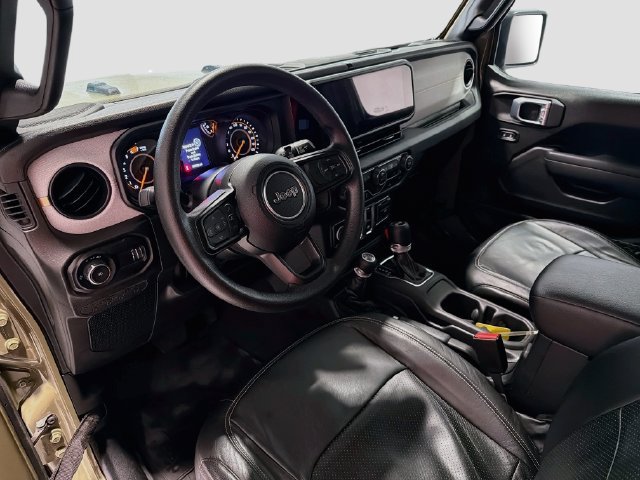 Used 2025 Jeep Wrangler Sport AWD/4WD image 9