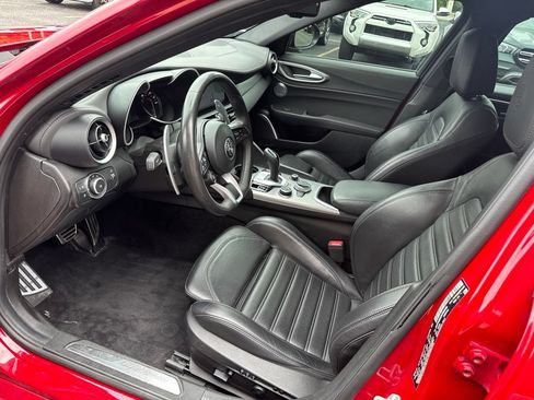 Used 2022 Alfa Romeo Giulia Veloce AWD/4WD image 27