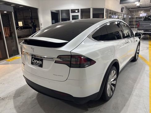 Used 2020 Tesla Model X Long Range image 8