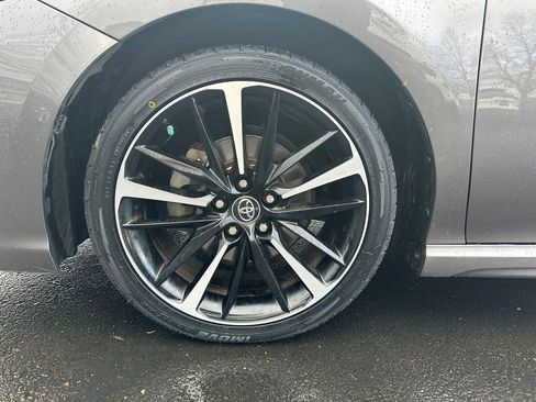 Used 2018 Toyota Camry XSE image 12