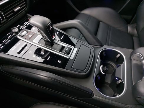 Used 2019 Porsche Cayenne image 27