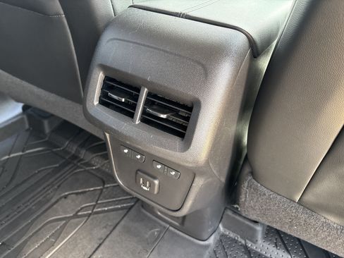 Used 2020 Chevrolet Equinox Premier FWD image 19