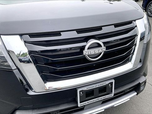 Used 2025 Nissan Pathfinder Platinum AWD/4WD image 33