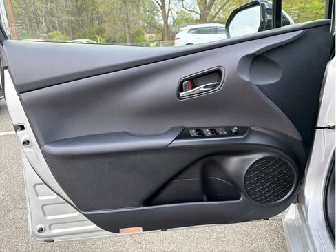 Used 2017 Toyota Prius Four Touring w/ Premium Convenience Package image 8