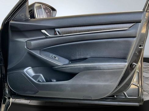 Used 2018 Honda Accord EX image 25